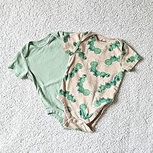 OLD NAVY BABY ONESIE BUNDLE 12-18M